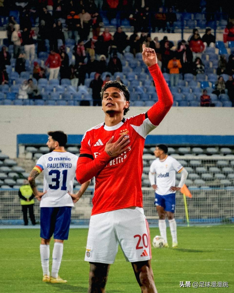 雷火平台-冲刺阶段突围战来临，阿贾克斯围绕葡超遗憾出局，话题不断，控场能力受关注 